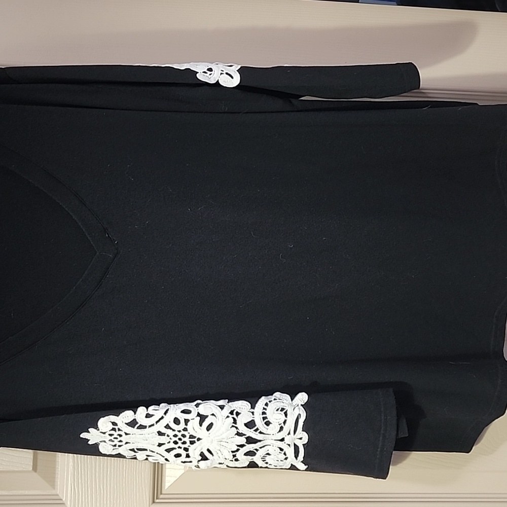 Black V-Neck Top Tunic with White Lace Sleeves Details